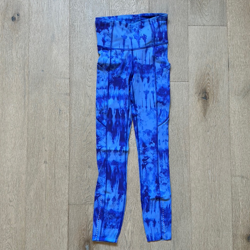 EUC fast and free tight 25" game day blue multi size 2 lululemon